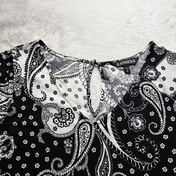 Express ✦ Black White Paisley Bell Sleeve Blouse ✦ Keyhole Back Rayon XS EUC - Picture 6 of 10
